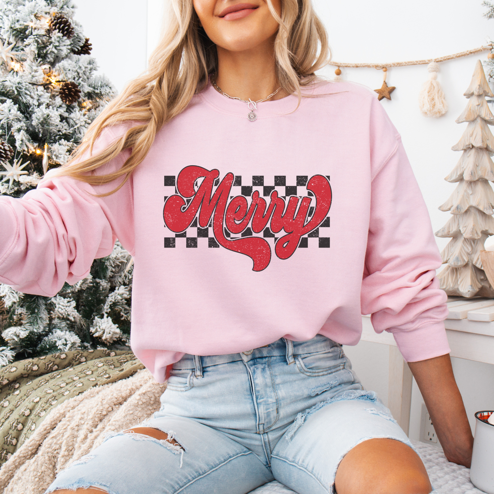 Retro Checkered Merry Christmas Women's Graphic Sweatshirt
