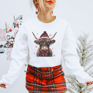 Merry Highland Cow Western Christmas Women's Sweatshirt - Trendznmore