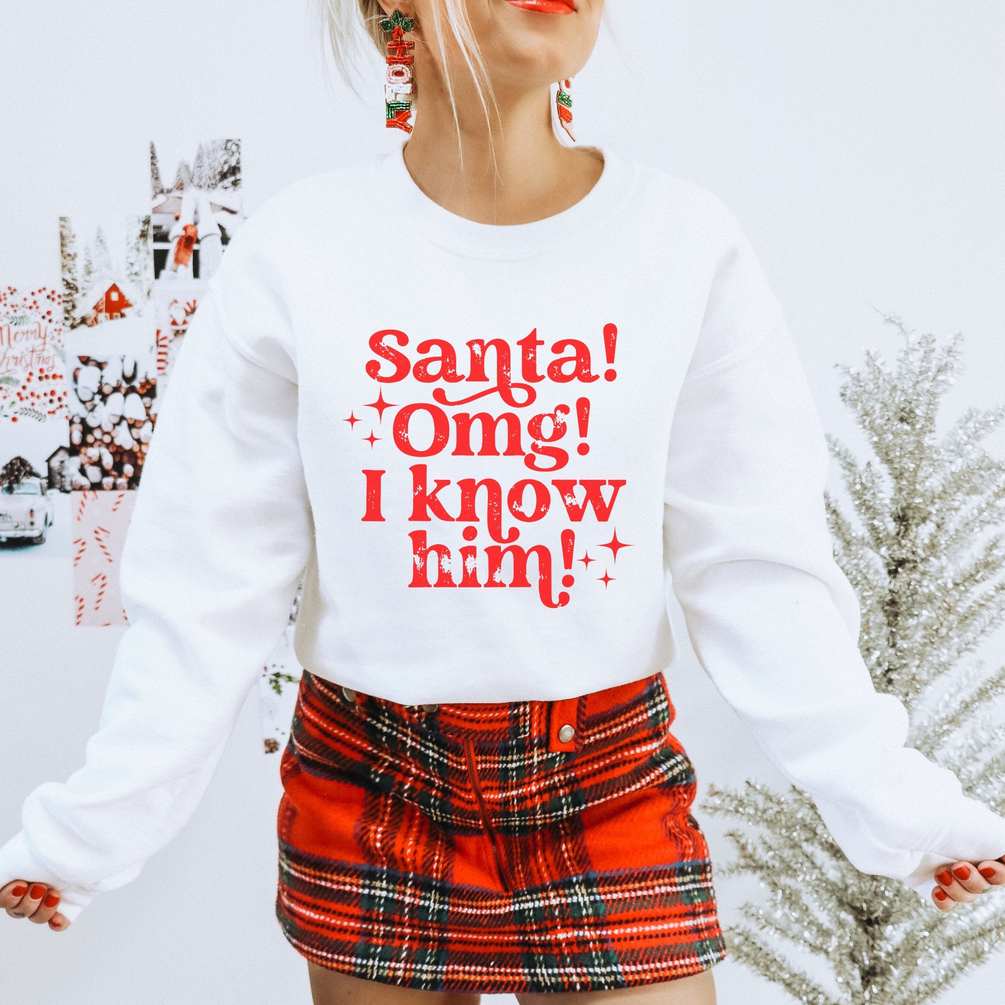 Santa OMG I know him! Christmas Women's Sweatshirt - Trendznmore