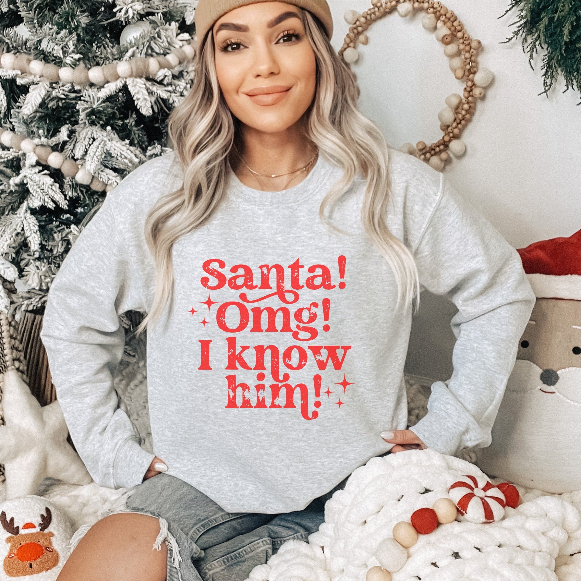 Santa OMG I know him! Christmas Women's Sweatshirt - Trendznmore