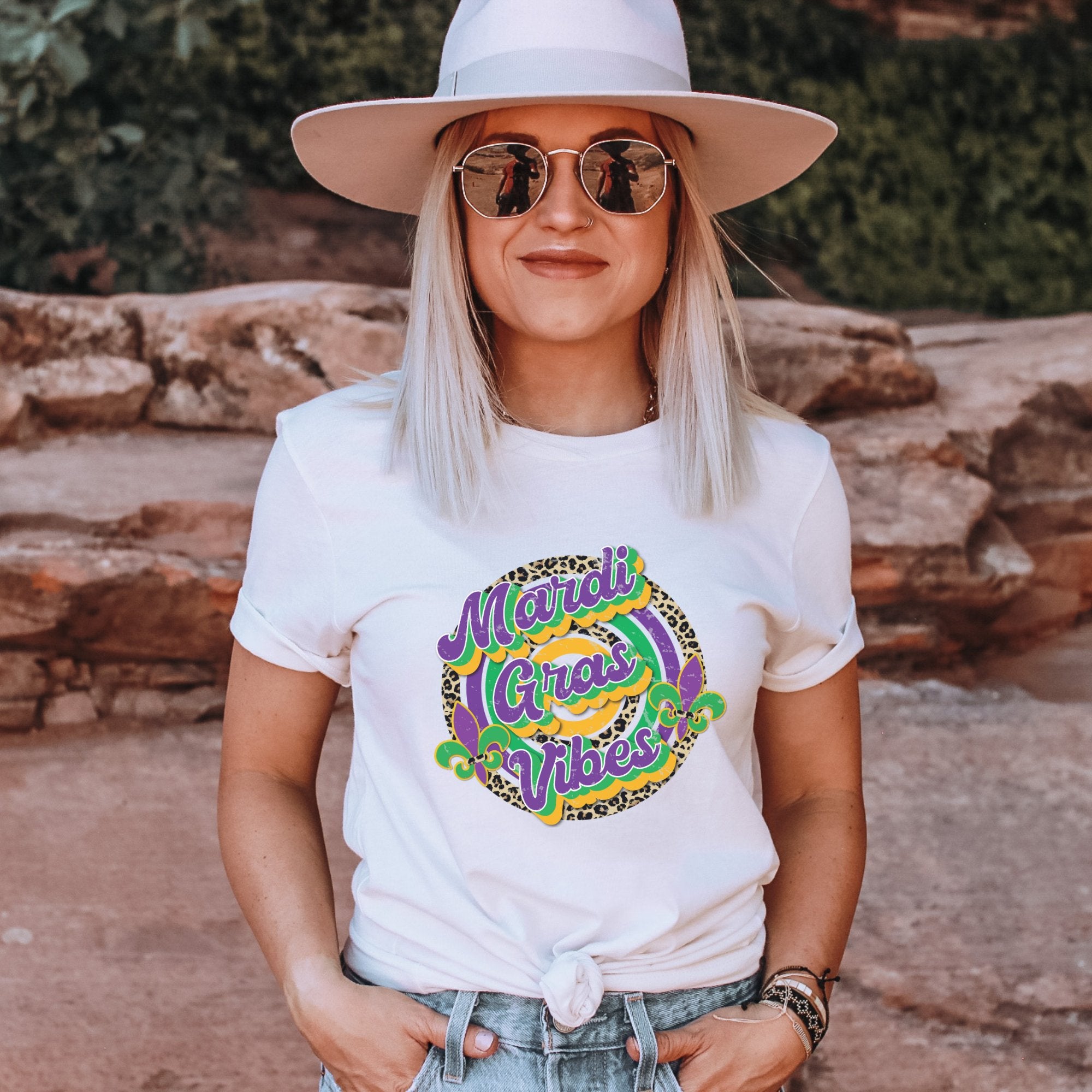 Cheetah Mardi Gras Vibes Graphic T-Shirt - Trendznmore