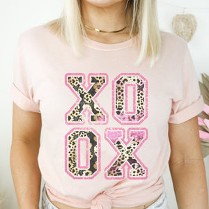 XOXO Leopard Valentine Graphic T-Shirt - Trendznmore