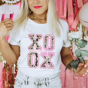 XOXO Leopard Valentine Graphic T-Shirt - Trendznmore
