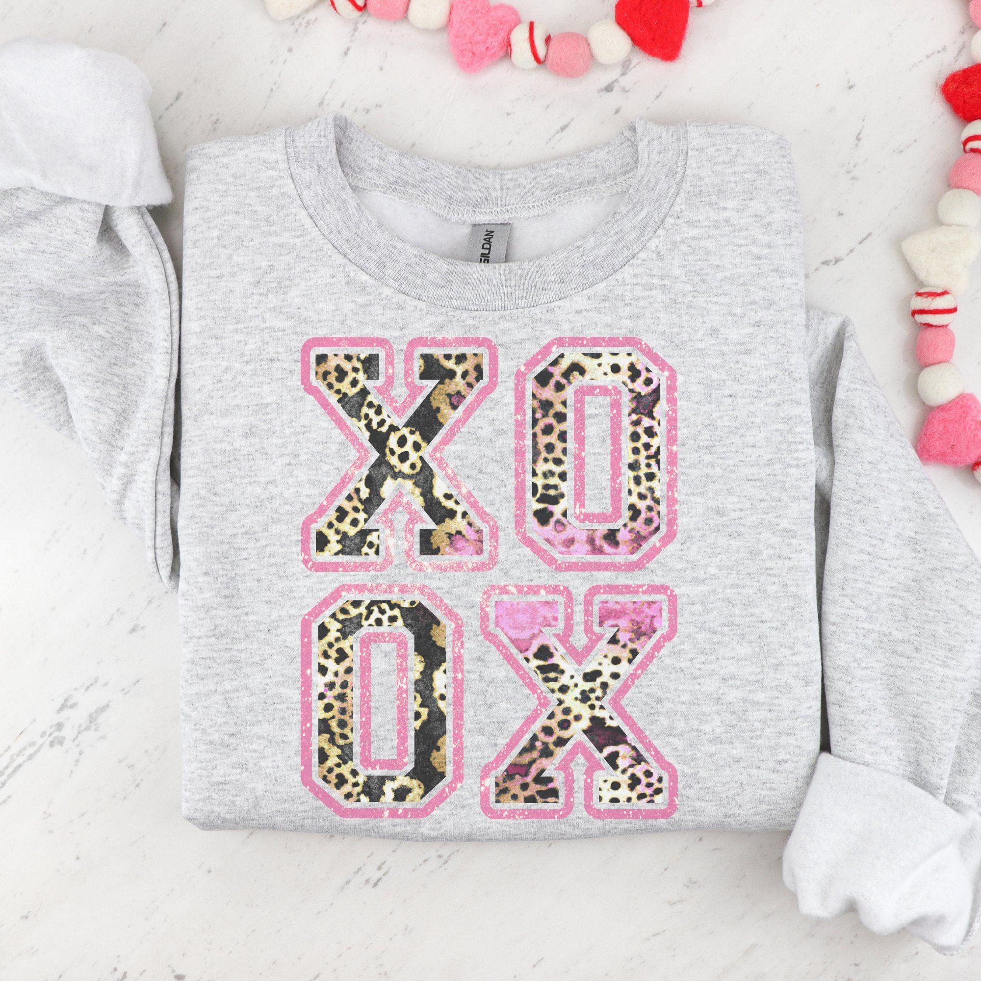 XOXO Leopard Valentines Graphic Sweatshirt - Trendznmore