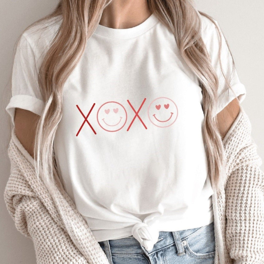 XOXO Valentine Smiley Face T-Shirt - Trendznmore